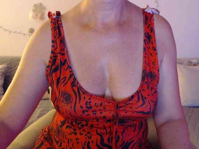 goodSnowQueen webcam