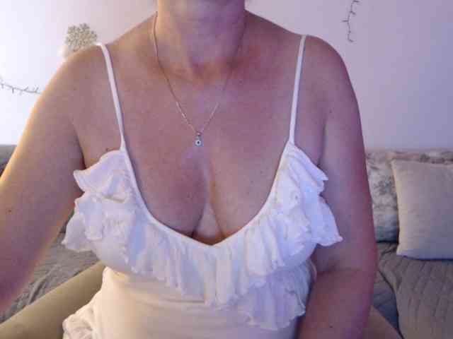 goodSnowQueen webcam