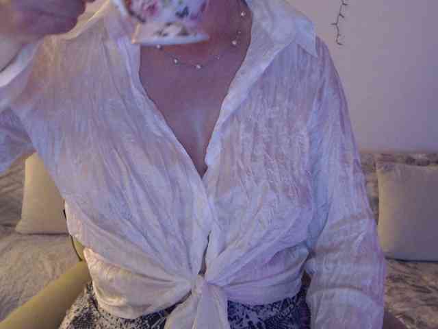 goodSnowQueen webcam