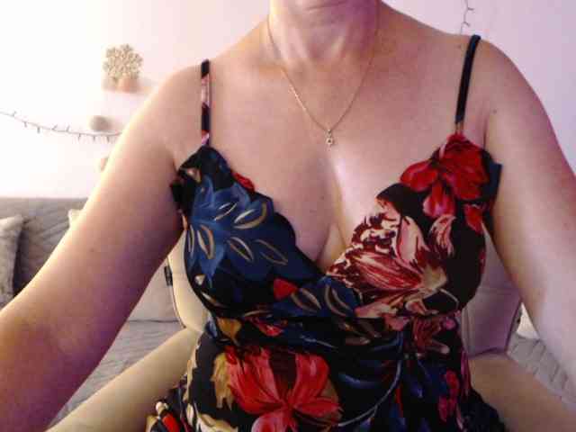goodSnowQueen webcam