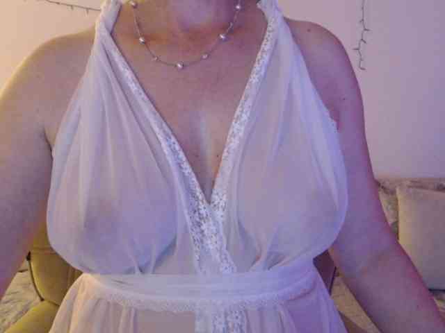 goodSnowQueen webcam