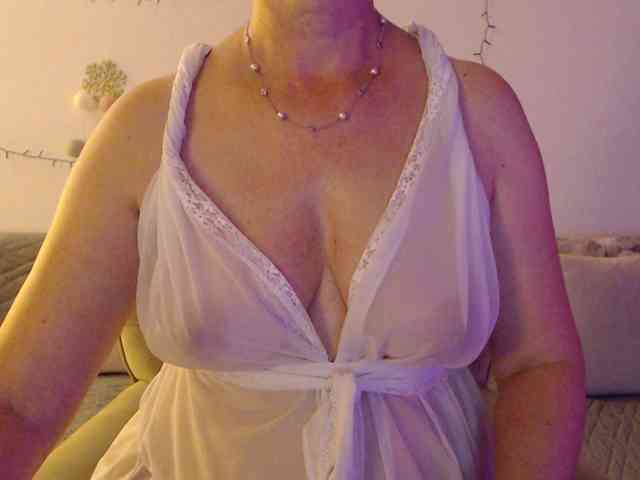 goodSnowQueen webcam
