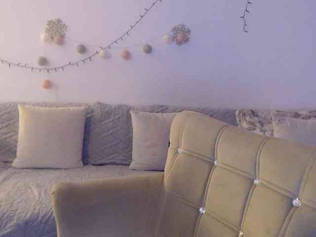 goodSnowQueen webcam