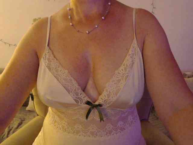 goodSnowQueen webcam