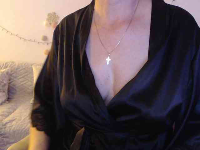 goodSnowQueen webcam