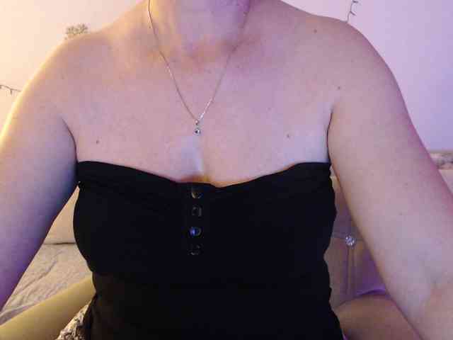 goodSnowQueen webcam