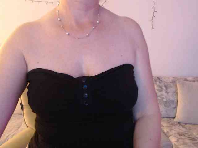 goodSnowQueen webcam