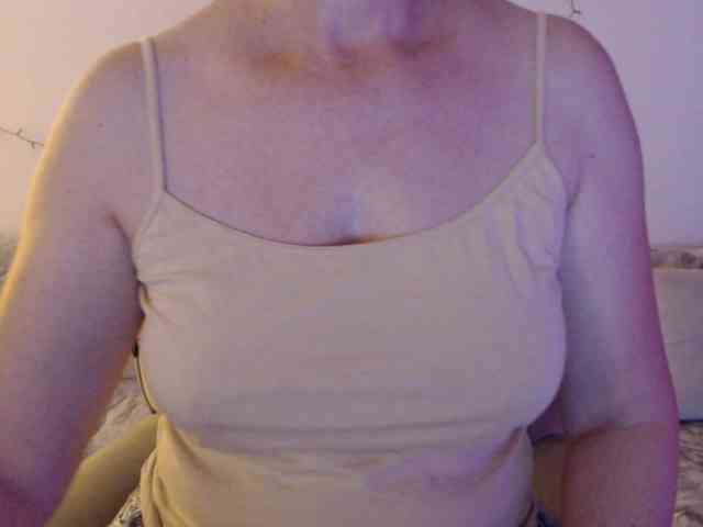 goodSnowQueen webcam