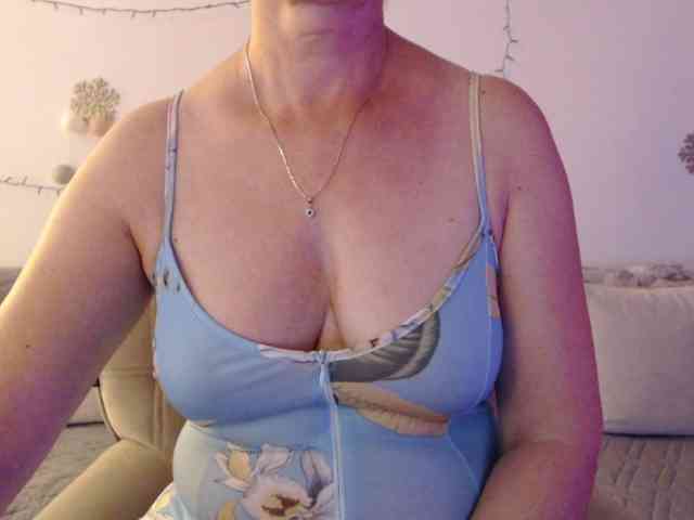 goodSnowQueen webcam