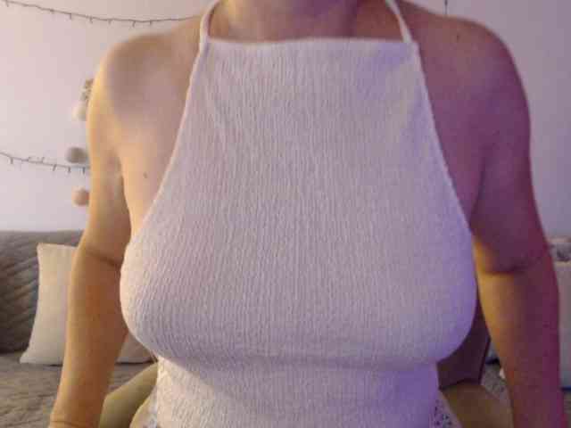 goodSnowQueen webcam