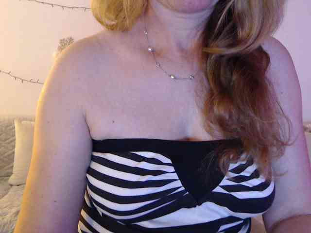 goodSnowQueen webcam