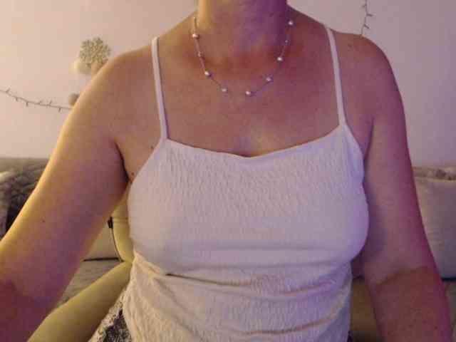 goodSnowQueen webcam