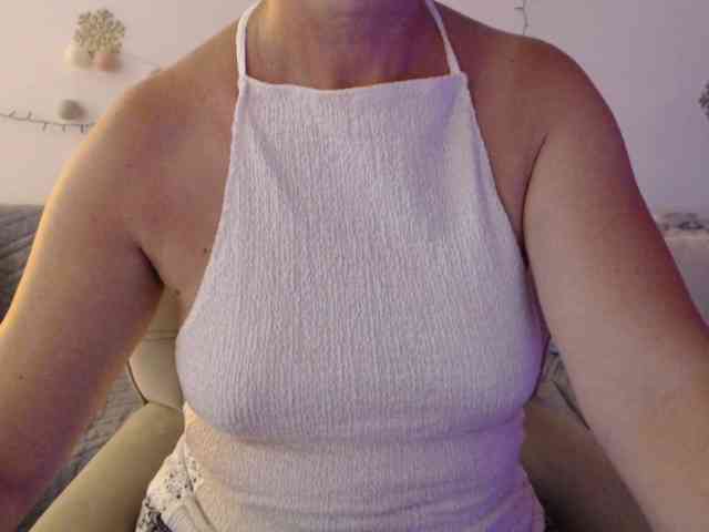 goodSnowQueen webcam