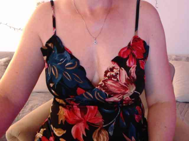 goodSnowQueen webcam