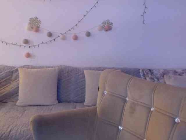 goodSnowQueen webcam