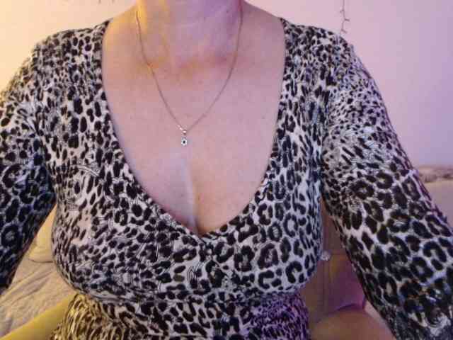 goodSnowQueen webcam