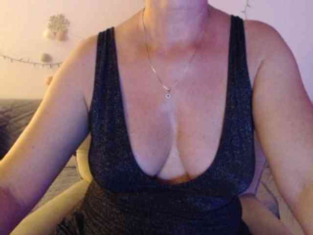 goodSnowQueen Live Webcam on BongaCams