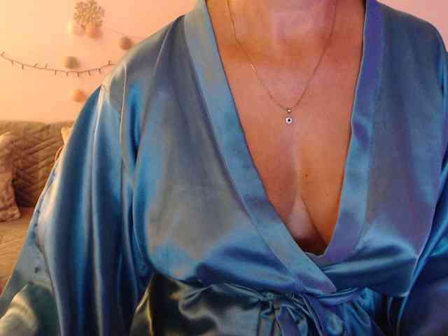 goodSnowQueen webcam