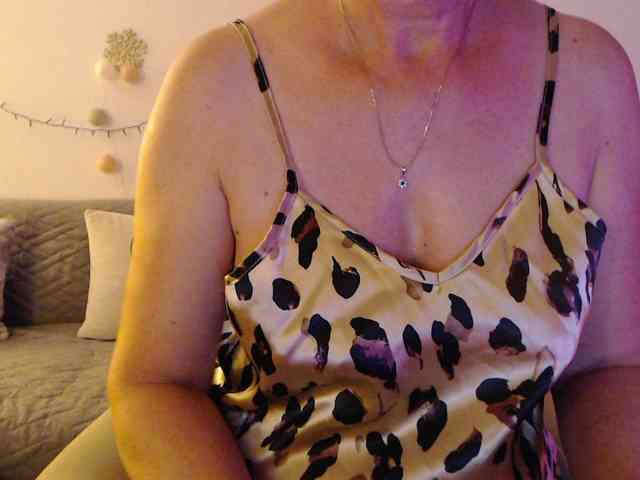 goodSnowQueen webcam