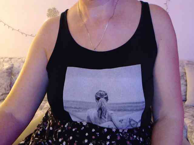 goodSnowQueen webcam