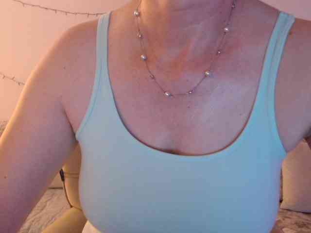 goodSnowQueen webcam