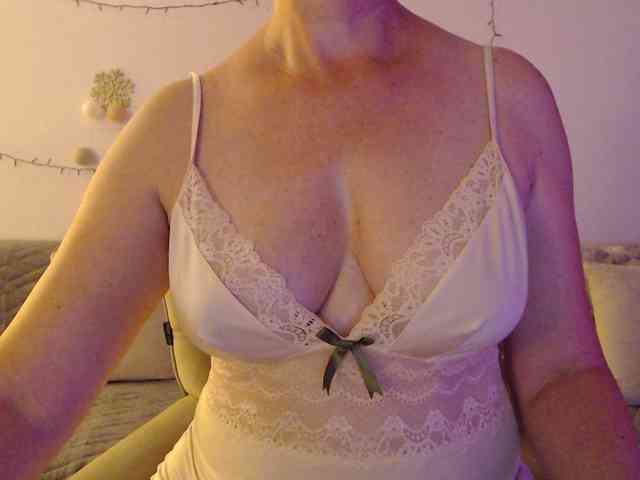 goodSnowQueen webcam
