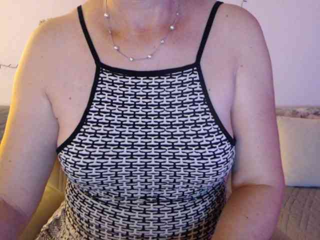 goodSnowQueen webcam