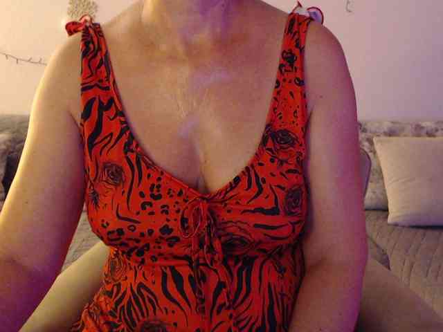 goodSnowQueen webcam