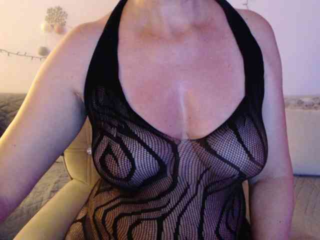 goodSnowQueen webcam