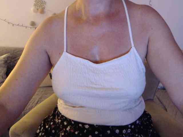 goodSnowQueen webcam