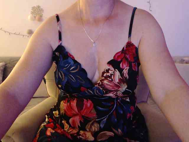 goodSnowQueen webcam
