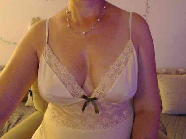 goodSnowQueen webcam