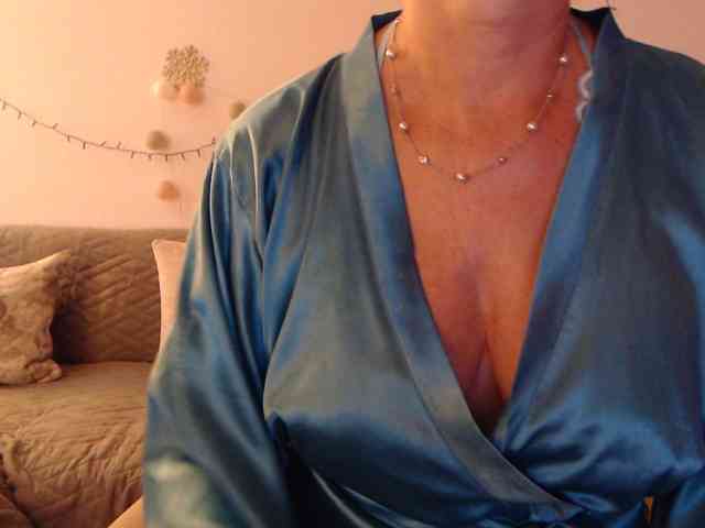goodSnowQueen webcam