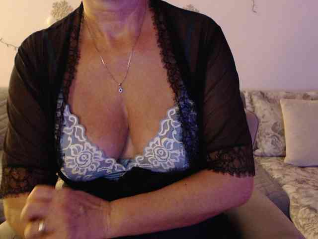 goodSnowQueen webcam