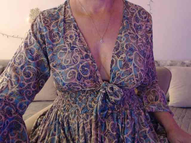 goodSnowQueen webcam
