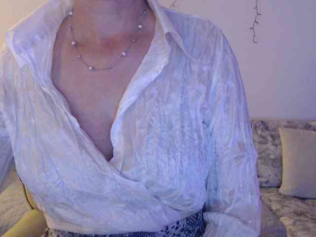 goodSnowQueen webcam