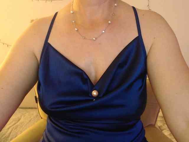 goodSnowQueen webcam