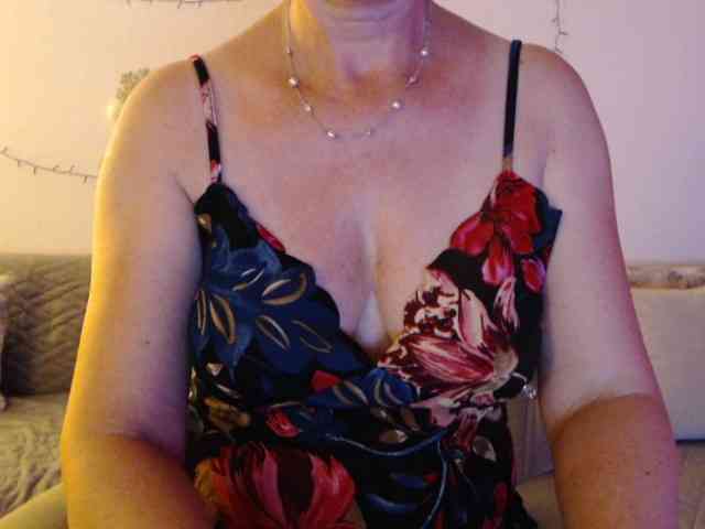 goodSnowQueen webcam