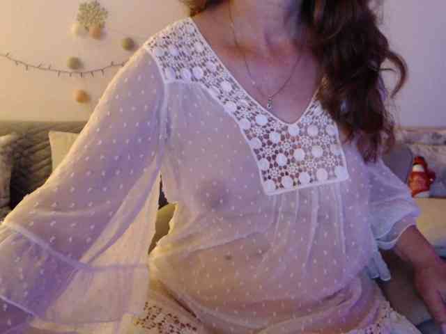 goodSnowQueen webcam