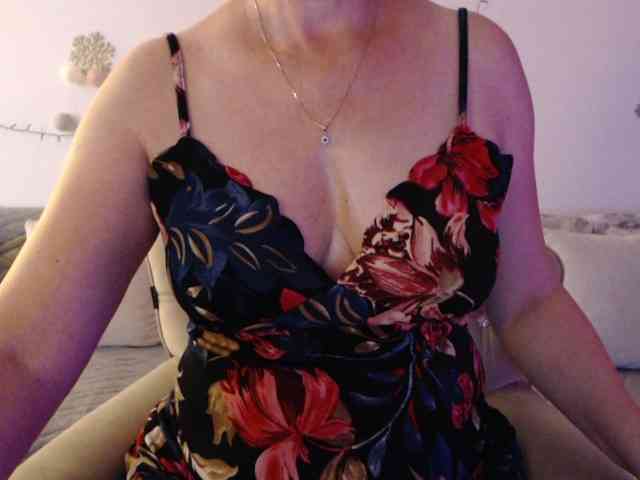 goodSnowQueen webcam