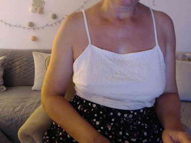 goodSnowQueen webcam