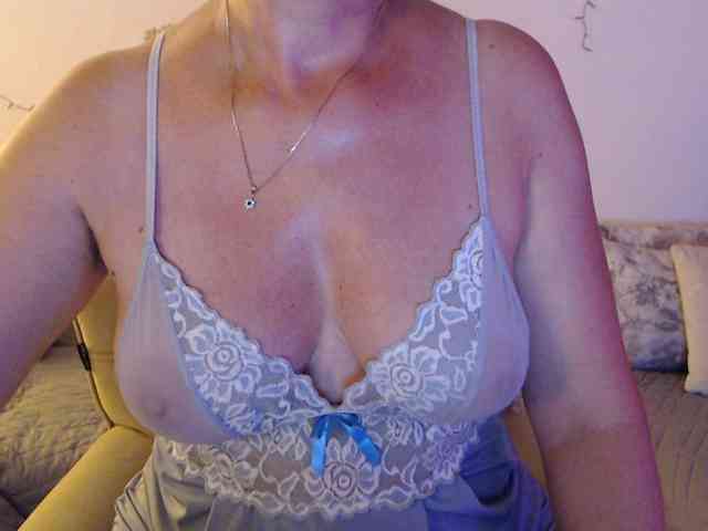 goodSnowQueen Live Webcam on BongaCams