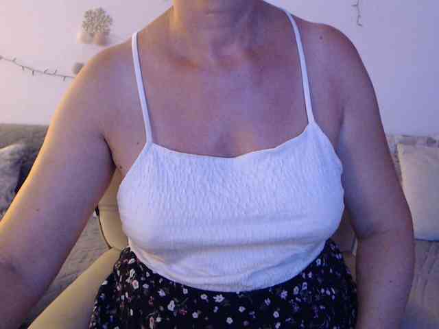 goodSnowQueen webcam