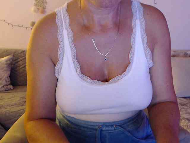 goodSnowQueen webcam