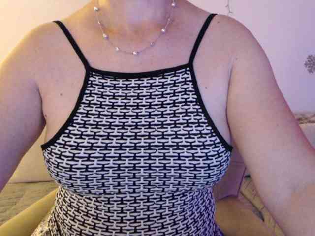 goodSnowQueen webcam