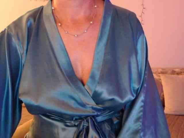 goodSnowQueen webcam