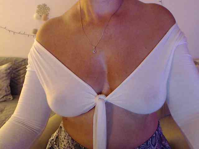 goodSnowQueen webcam