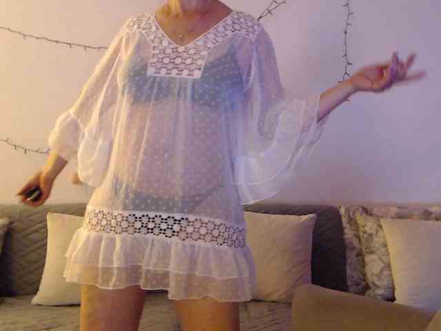 goodSnowQueen webcam
