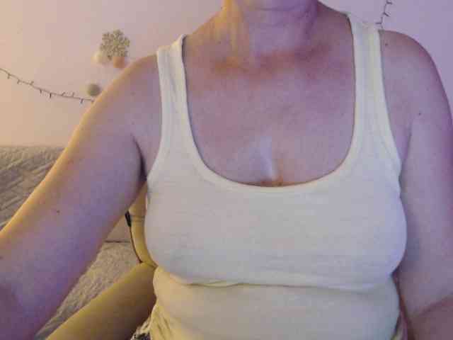 goodSnowQueen webcam