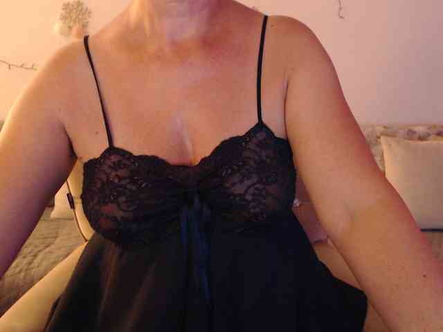goodSnowQueen webcam